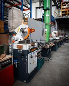 ⚙️ Wo Präzision beginnt! ✨  Bevor bei uns etwas montiert wird, muss es zuerst millimetergenau zugeschnitten werden – und...
