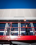 Teamwork in luftiger Höhe! 🆙 Mit der richtigen Technik und langjähriger Erfahrung kommen wir überall hin. Sicherheit...