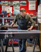 Die Werkstatt – hier schlägt das Herz unseres Betriebs! ⚙️ Zwischen Plänen, Projekten und präzisen Schnitten entstehen...