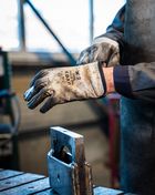 Schutzausrüstung ist nicht optional – sie ist Pflicht! 🔧 Hier wird nichts dem Zufall überlassen. Jeder Handgriff wird...